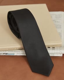 Cravate Régulière Unie Foncée