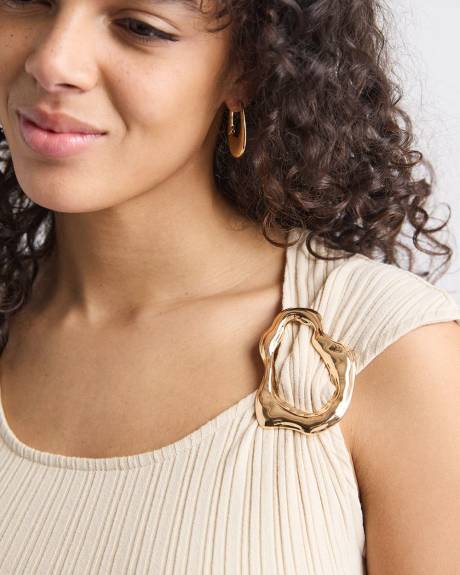 Haut Sans Manches et Col D&eacute;gag&eacute; avec Anneau en M&eacute;tal