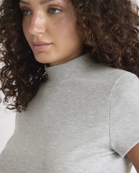 Haut Côtelé à Manches Très Courtes et Col Montant