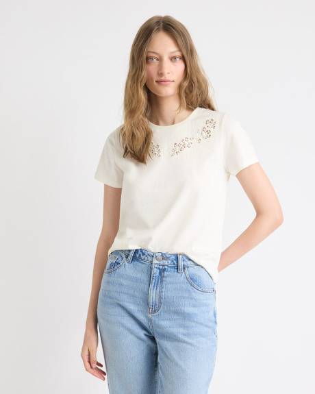 Haut à Manches Courtes et Col Rond avec Broderies
