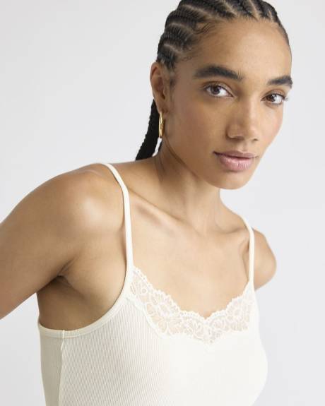 Camisole Côtelée à Col V avec Dentelle