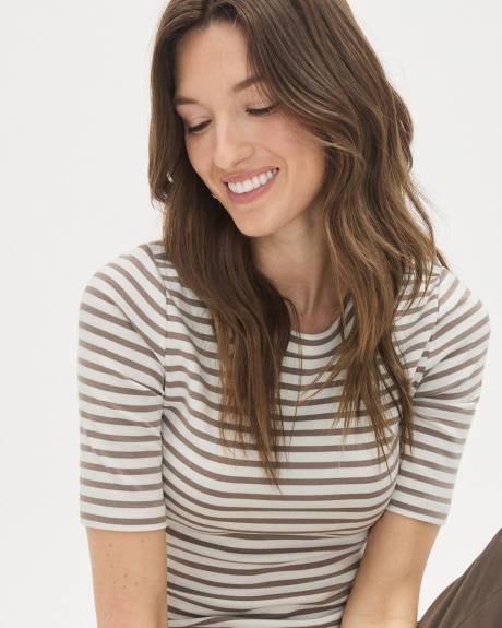 T-Shirt Ray&eacute; &Agrave; Coupe Ajust&eacute; &agrave; Manches aux Coudes et Col Rond