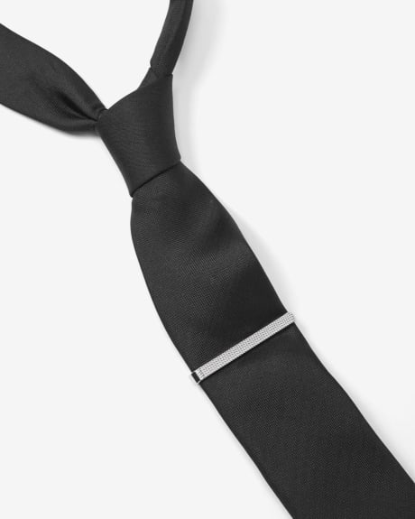 Shiny textured tie bar