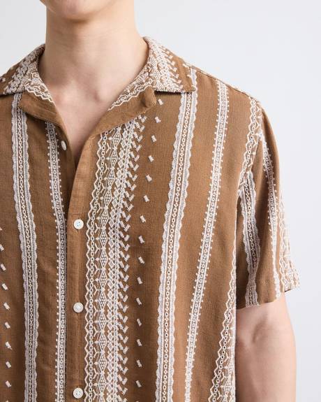 Chemise &agrave; Manches Courtes et Col Camp avec D&eacute;tails Brod&eacute;s