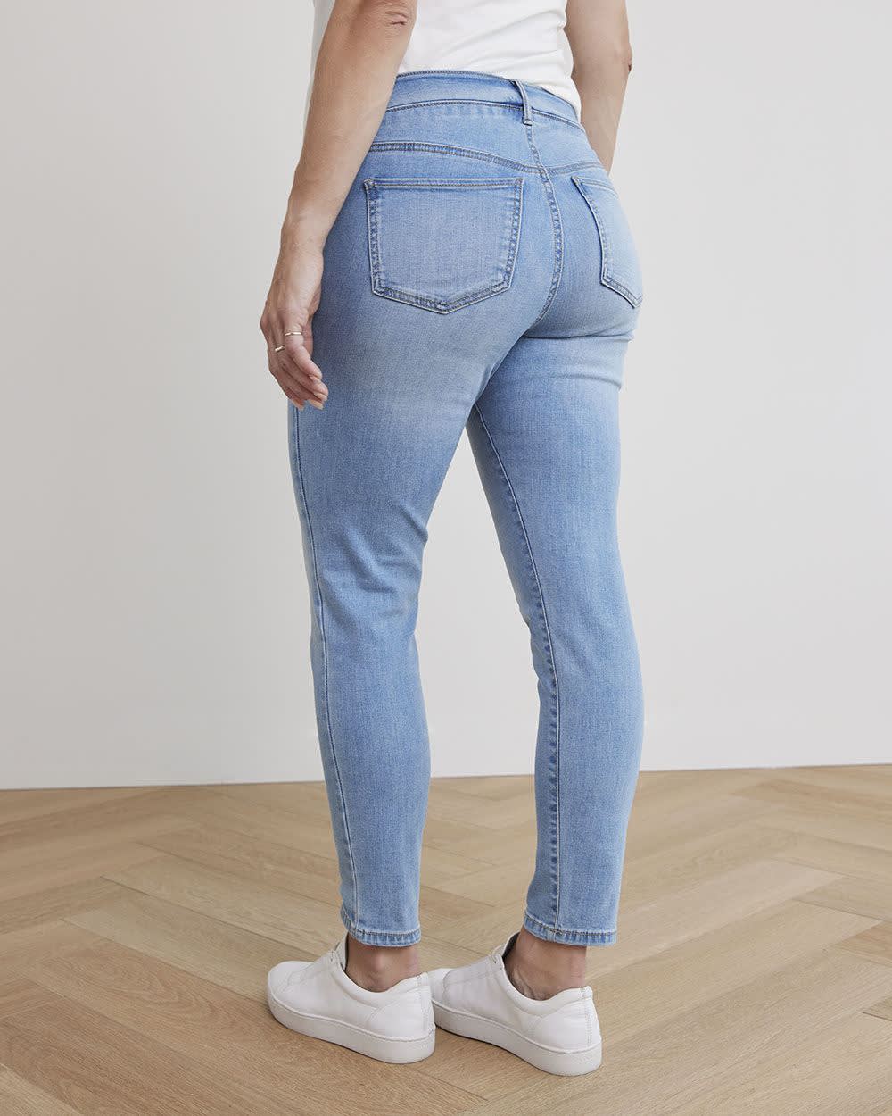 Light Wash Natalie Jegging 28" Thyme Maternity RW&CO.