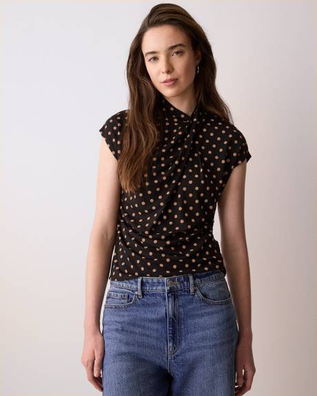 Haut à Manches Très Courtes à Col Montant Drapé à Détail Croisé