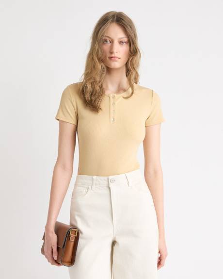 Haut Côtelé à Col Henley et Manches Courtes