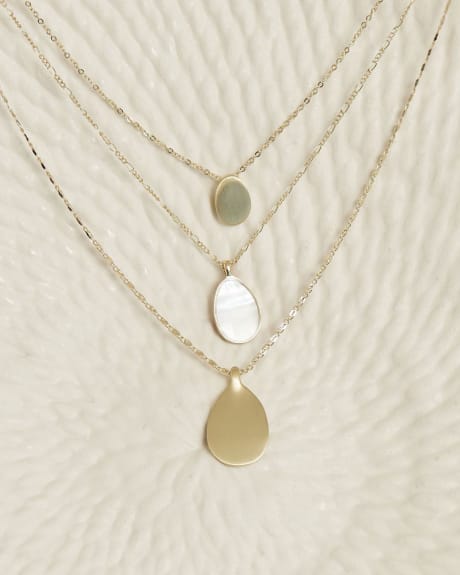 Three-Row Necklace with Mother of Pearl and Metal Pendants