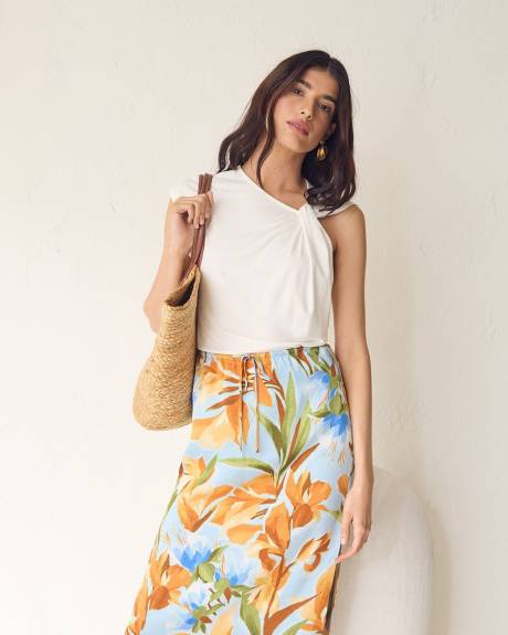 Sleeveless Crew-Neck Top with Twisted Detail