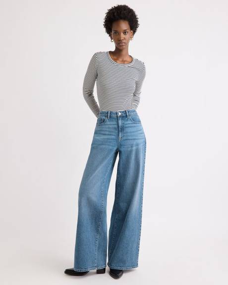 Long-Sleeve Crew-Neck Fitted Ribbed Tee