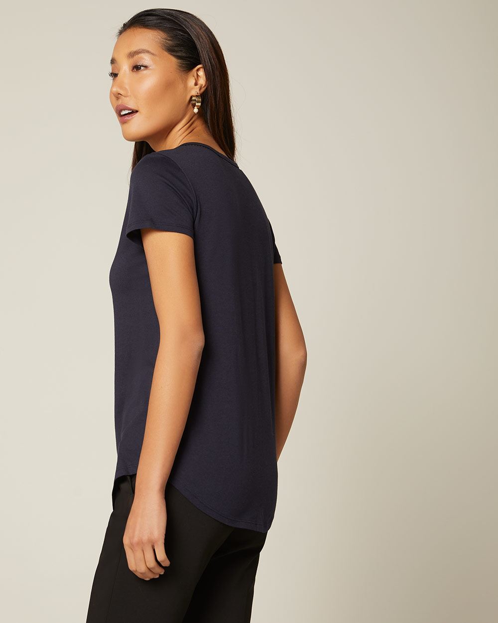 Detailed V-neck cotton and modal t-shirt | RW&CO.