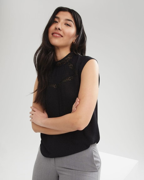 Cap Sleeve Crew Neck T-Shirt With Single-Layer Lace Detailing