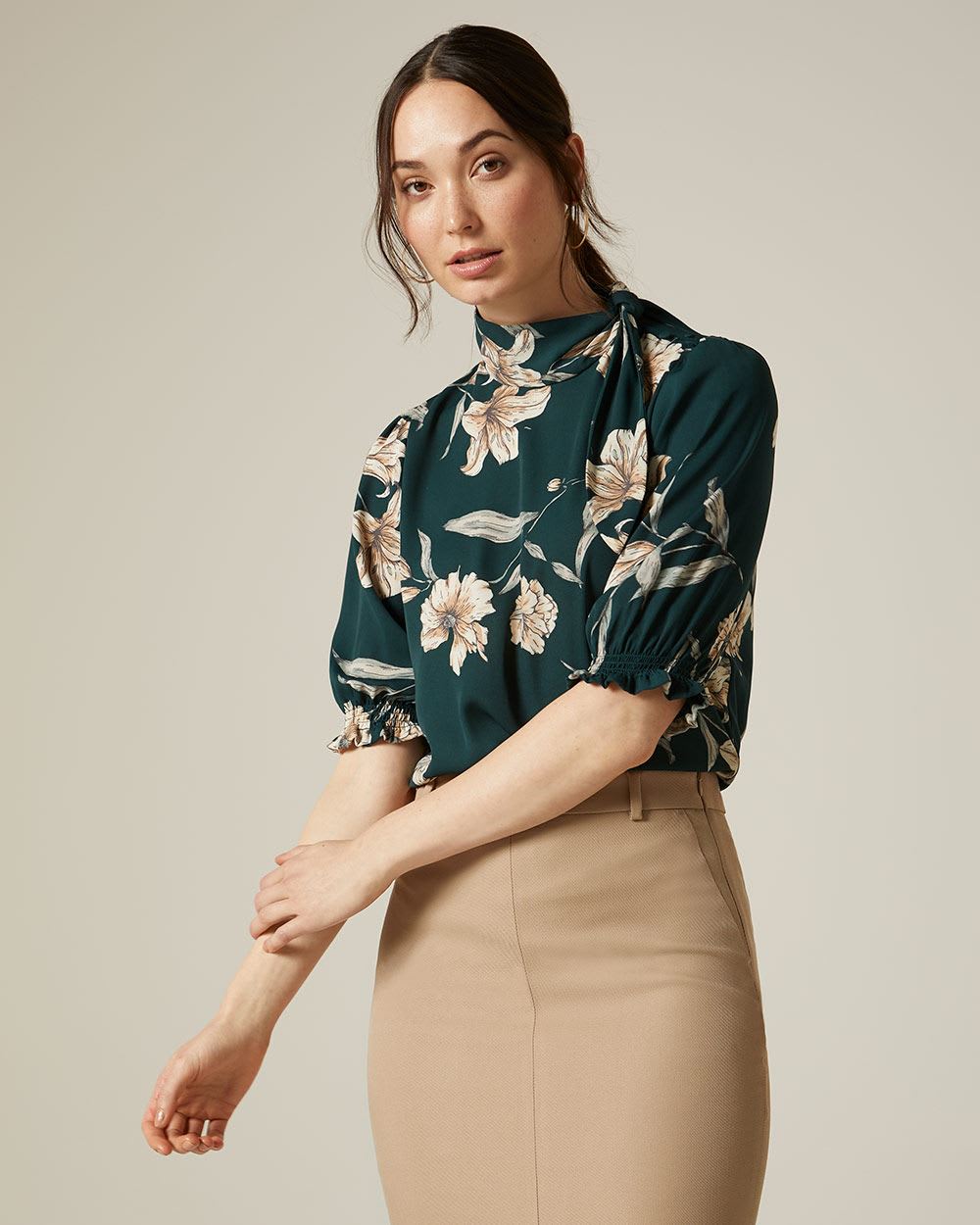 Stretch Short puffy sleeve blouse with bow | RW&CO.