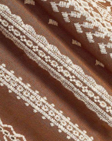 Chemise &agrave; Manches Courtes et Col Camp avec D&eacute;tails Brod&eacute;s