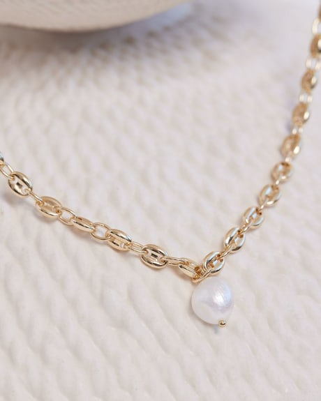 Short Necklace with Pearl Pendant