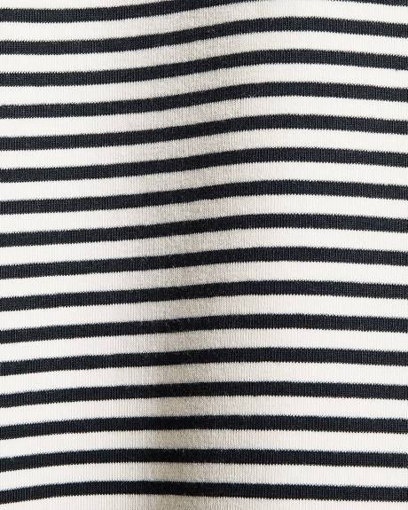 Long-Sleeve Crew-Neck Fitted Ribbed Tee