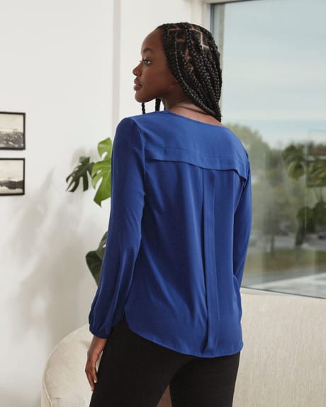 Long Sleeve Popover Blouse with Back Seam Detail