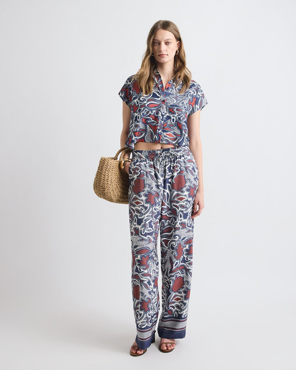 Women's Bold Cottage Look 2